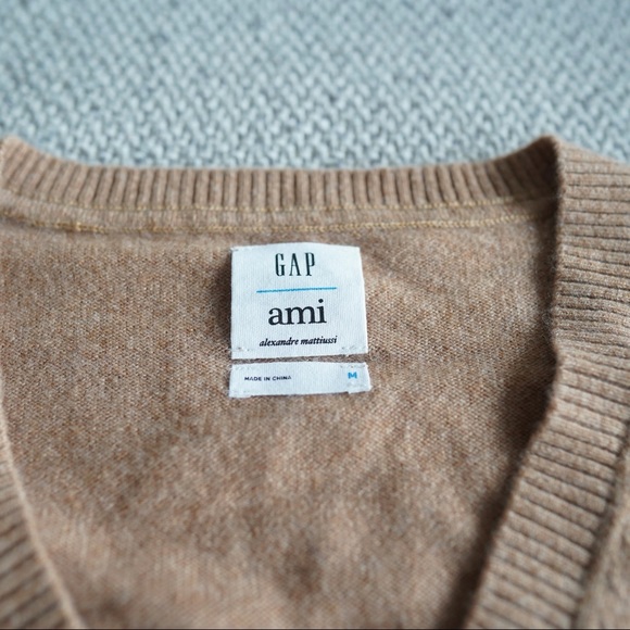 Ami x The Gap cashmere V neck sweater - Picture 2 of 7